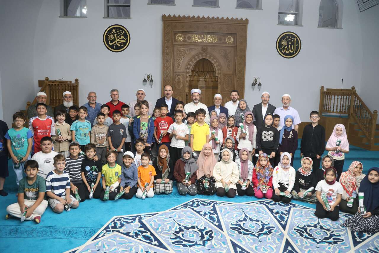 Konya’da çocuklar bisiklet için camiye koştu! Başkan Altay da coşkuya ortak oldu 4
